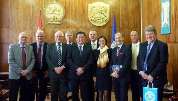 Stellv. Gouverneur Nyaamaa Bataa empfängt